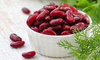 Kidney beans, cooked, without salt, in white ceramic bowl.