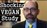 Dr Michael Greger explains to us why some vegans have same death rates as meat eaters! After this you know why you should eat the Erb-Müesli & take Vitamin B12.
