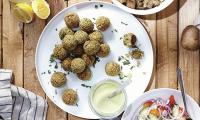 Imagen de la receta «Falafel verde al horno con proteína de guisante», del libro «Protein-Ninja» de Terry Hope Romero, página 140.