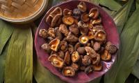 Dried shiitake mushrooms (Lentinus edodes) on a purple ceramic plate