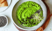 Recipe picture "Lemony Spinach Hummus" from the book "Vegan for the Family" by Jérôme Eckmeier