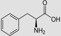 Structure of L-phenylalanine. The D-phenylalanine is mirror-inverted, can be produced synthetically.