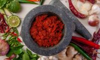 Bild von "Rote Thai-Curry Paste mit Ingwer und Kaffirlimettenblätter" - (separates Rezept).