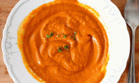 Rohvegane Paprika-Karottensuppe mit italienischen Kräutern aus Julia Rawsome - Schön mit Rohkost.