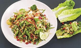 Rezeptbild "Aromatischer Thai-Salat" aus "Fresh vegan kitchen" von D. & C. Bailey, Seite 75 Rezeptbild "Aromatischer Thai-Salat" aus "Fresh vegan kitchen" von D. & C. Bailey, Seite 75