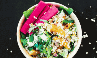 Rezeptbild "Schawarmasalat" aus "Und was isst du dann?", von D. Ficicioglu & F. Bork, Seite 121 Rezeptbild "Schawarmasalat" aus "Und was isst du dann?", von D. Ficicioglu & F. Bork, Seite 121