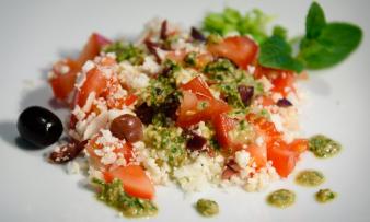 «Tabulé di cavolfiore con olive ed erbe aromatiche» finito e servito.