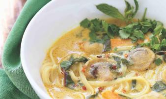 Recipe picture "Laksa Curry Soup" from "Richa's Culinary World of Flavors" by Richa Hingle, p. 128 Recipe picture "Laksa Curry Soup" from "Richa's Culinary World of Flavors" by Richa Hingle, p. 128