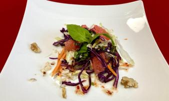 Rezeptbild vom angerichteten "Winterlichen Salat mit Rotkohl & Grapefruit nach Thai-Art". Rezeptbild vom angerichteten "Winterlichen Salat mit Rotkohl & Grapefruit nach Thai-Art".