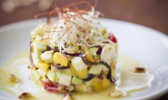 Immagine della ricetta «Tartare di mango e mozzarella», dal libro «Tierschutz geniessen», pagina 40. Immagine della ricetta «Tartare di mango e mozzarella», dal libro «Tierschutz geniessen», pagina 40.