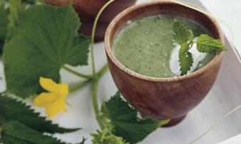 Nettle and Potato Soup from the cookbook “Hier & jetzt vegan” (Vegan here & now) Nettle and Potato Soup from the cookbook “Hier & jetzt vegan” (Vegan here & now)