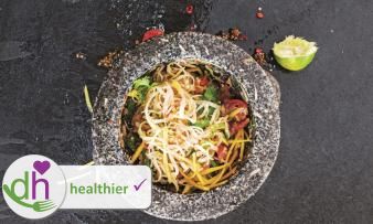 Bild des Originalrezeptes "Som Tam Salat" aus "Fresh vegan kitchen" (S. 65). Bild des Originalrezeptes "Som Tam Salat" aus "Fresh vegan kitchen" (S. 65).